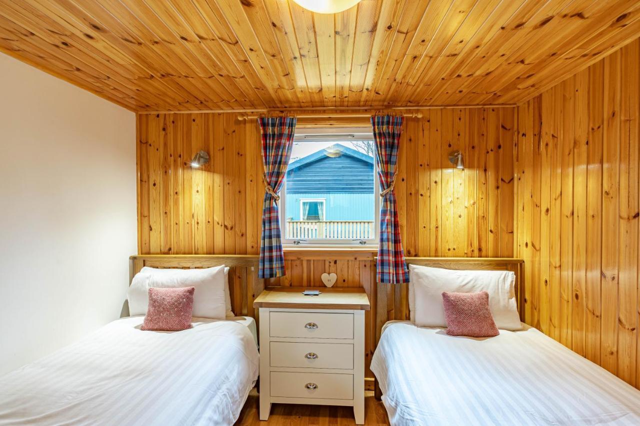 Bracken 6 With Hot Tub Holiday home