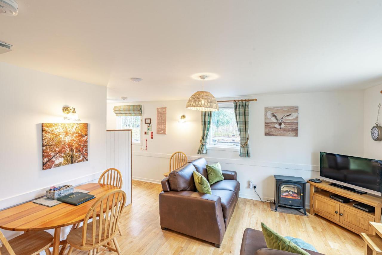 Bracken 6 With Hot Tub Holiday home Belladrum